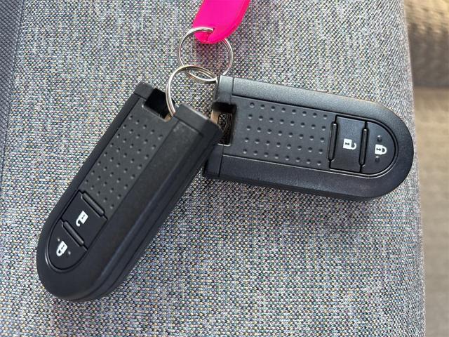 パッソ X Gパッケージ クリアランスソナー レーンアシスト 衝突被害軽減システム アルミホイール オートマチックハイビーム オートライト スマートキー アイドリングストップ 電動格納ミラー CVT ベンチシート ABS(69枚目)