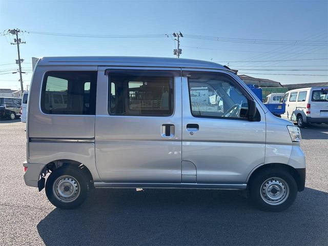 ハイゼットカーゴ ＤＸ　ＳＡＩＩＩ　軽バン　ＡＴ　衝突被害軽減システム　ＥＴＣ　両側スライドドア　キーレスエントリー　アイドリングストップ　オートマチックハイビーム　ＥＳＣ　エアコン　パワーステアリング　パワーウィンドウ（9枚目）