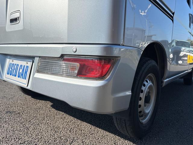 ハイゼットカーゴ ＤＸ　ＳＡＩＩＩ　軽バン　ＡＴ　衝突被害軽減システム　ＥＴＣ　両側スライドドア　キーレスエントリー　アイドリングストップ　オートマチックハイビーム　ＥＳＣ　エアコン　パワーステアリング　パワーウィンドウ（16枚目）