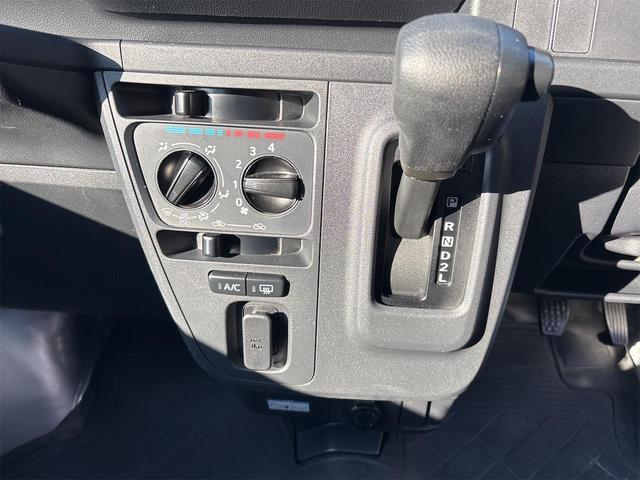 ハイゼットカーゴ ＤＸ　ＳＡＩＩＩ　軽バン　ＡＴ　衝突被害軽減システム　ＥＴＣ　両側スライドドア　キーレスエントリー　アイドリングストップ　オートマチックハイビーム　ＥＳＣ　エアコン　パワーステアリング　パワーウィンドウ（31枚目）