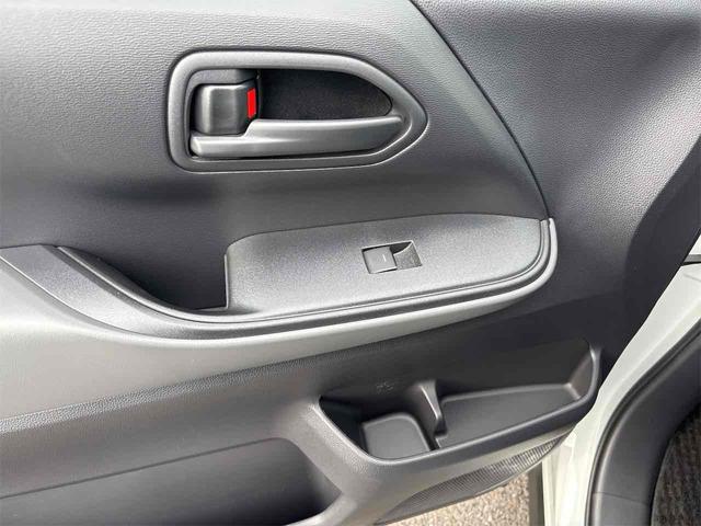 ノア Ｘ　バックカメラ　ナビ　ＴＶ　クリアランスソナー　オートクルーズコントロール　レーンアシスト　衝突被害軽減システム　両側スライド・片側電動　オートマチックハイビーム　オートライト　ＬＥＤヘッドランプ（64枚目）