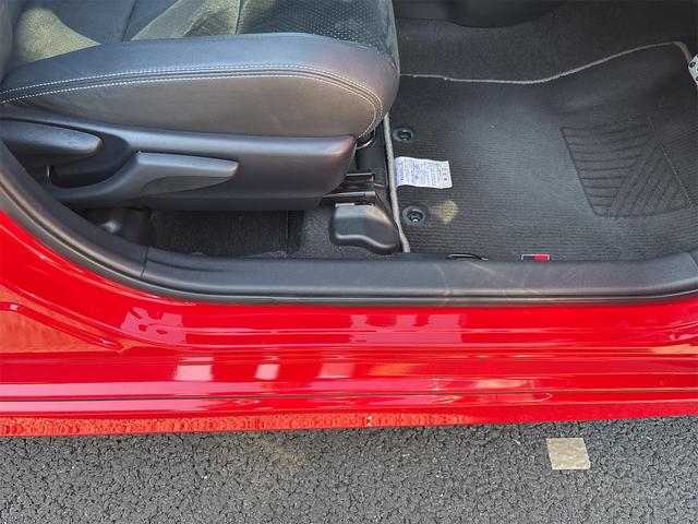 アクア Ｇ　ＧＲスポーツ・１７インチパッケージ　ＥＴＣ　バックカメラ　ナビ　ＴＶ　オートクルーズコントロール　レーンアシスト　衝突被害軽減システム　アルミホイール　オートマチックハイビーム　オートライト　ＬＥＤヘッドランプ　スマートキー（56枚目）