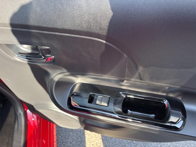 アクア Ｇ　ＧＲスポーツ・１７インチパッケージ　ＥＴＣ　バックカメラ　ナビ　ＴＶ　オートクルーズコントロール　レーンアシスト　衝突被害軽減システム　アルミホイール　オートマチックハイビーム　オートライト　ＬＥＤヘッドランプ　スマートキー（61枚目）