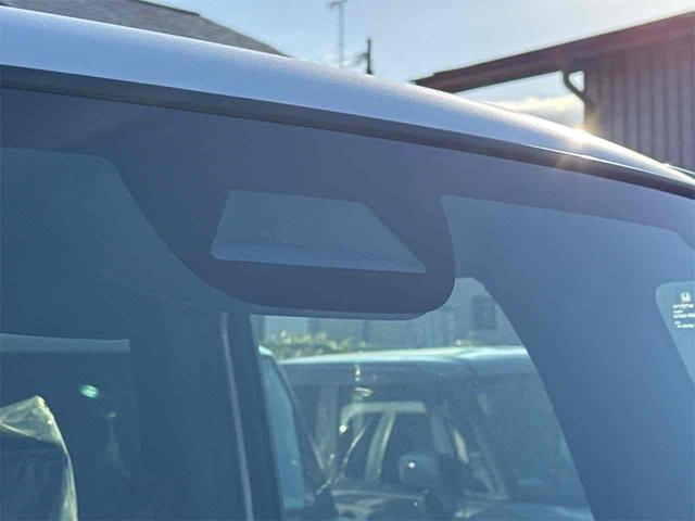 Ｎ－ＢＯＸカスタム ベースグレード　届け出済み未使用車　両側スライド・片側電動　クリアランスソナー　オートクルーズコントロール　レーンアシスト　衝突被害軽減システム　オートライト　ＬＥＤヘッドランプ　スマートキー　シートヒーター（5枚目）