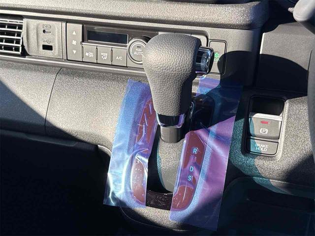 Ｎ－ＢＯＸカスタム ベースグレード　届け出済み未使用車　両側スライド・片側電動　クリアランスソナー　オートクルーズコントロール　レーンアシスト　衝突被害軽減システム　オートライト　ＬＥＤヘッドランプ　スマートキー　シートヒーター（16枚目）