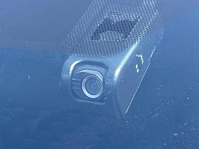 プリウスＰＨＶ Ｓナビパッケージ　セーフティセンス　メーカー純正ナビ　Ｂｌｕｅｔｏｏｔｈ接続　ドライブレコーダー　ビルトインＥＴＣ　スマートキー　ＬＥＤヘッドライト　クルーズコントロール　ステアリングヒーター　シートヒーター（5枚目）