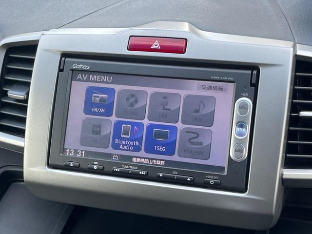フリード Ｇ　ジャストセレクション　片側パワースライドドア　純正ナビ　Ｂｌｕｅｔｏｏｔｈ接続　バックカメラ　スマートキー　ＥＴＣ　運転席側スライドドアイージークローザー　オートライト　オートエアコン　ＨＩＤヘッドライト（4枚目）