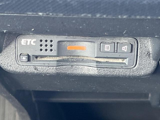 フリード Ｇ　ジャストセレクション　片側パワースライドドア　純正ナビ　Ｂｌｕｅｔｏｏｔｈ接続　バックカメラ　スマートキー　ＥＴＣ　運転席側スライドドアイージークローザー　オートライト　オートエアコン　ＨＩＤヘッドライト（7枚目）