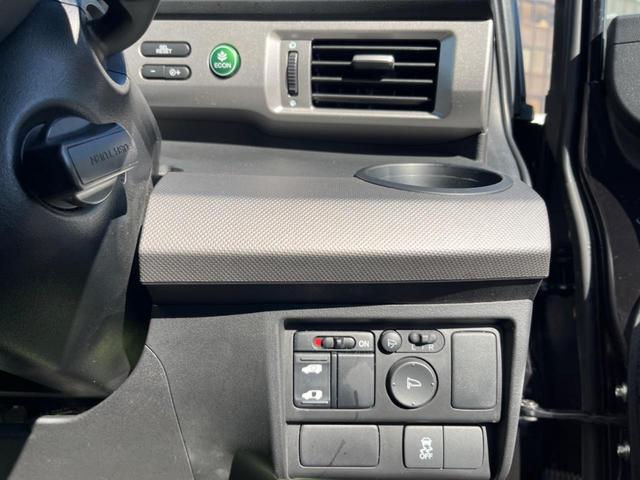 フリードハイブリッド ジャストセレクション フリップダウンモニター 助手席側パワースライドドア 純正ナビ バックカメラ ドライブレコーダー ETC スマートキー オートライト オートエアコン クルーズコントロール HIDヘッドライト(39枚目)