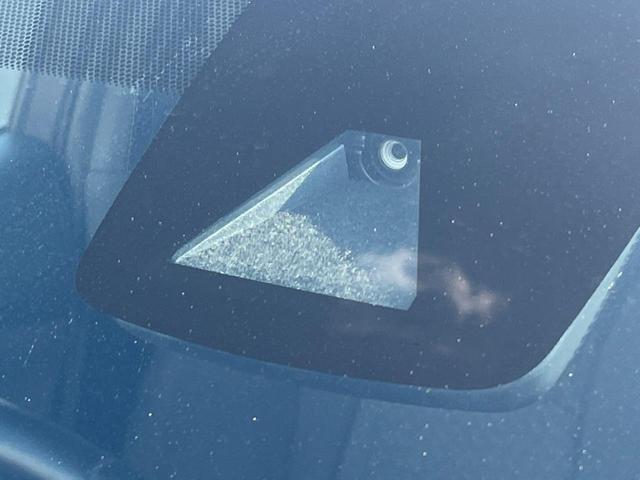 プリウス Ｓ　４ＷＤ　セーフティセンス　レーダークルーズコントロール　純正ナビ　Ｂｌｕｅｔｏｏｔｈ接続　バックカメラ　スマートキー　ドライブレコーダー　ＥＴＣ　ＬＥＤヘッドライト　オートライト　オートエアコン（3枚目）