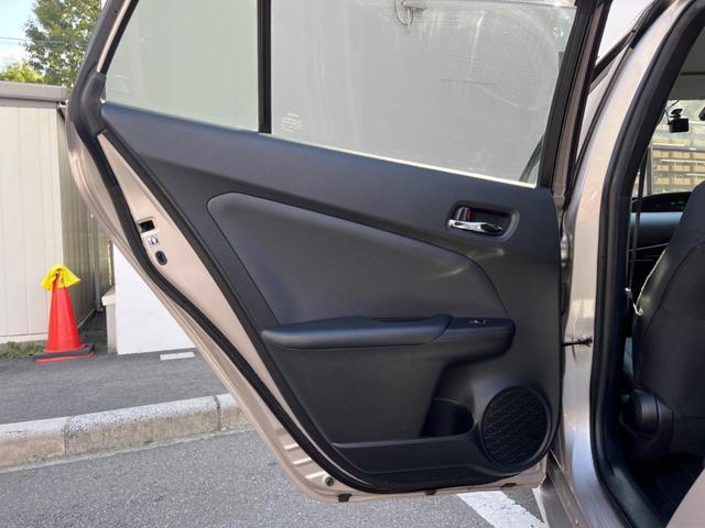 プリウス Ｓ　４ＷＤ　セーフティセンス　レーダークルーズコントロール　純正ナビ　Ｂｌｕｅｔｏｏｔｈ接続　バックカメラ　スマートキー　ドライブレコーダー　ＥＴＣ　ＬＥＤヘッドライト　オートライト　オートエアコン（59枚目）