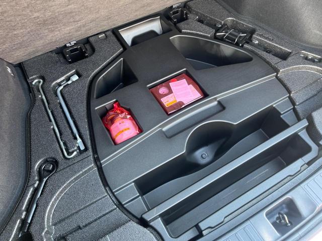 プリウス Ｓ　４ＷＤ　セーフティセンス　レーダークルーズコントロール　純正ナビ　Ｂｌｕｅｔｏｏｔｈ接続　バックカメラ　スマートキー　ドライブレコーダー　ＥＴＣ　ＬＥＤヘッドライト　オートライト　オートエアコン（64枚目）