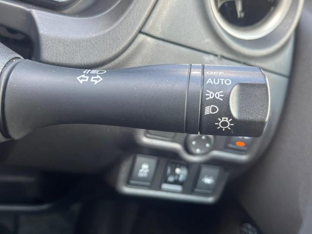 ノート X FOUR 4WD エマージェンシーブレーキ アラウンドビューモニター 純正ナビ Bluetooth接続 インテリジェントキー オートライト 車線逸脱警報 オートエアコン プライバシーガラス 横滑り防止装置(7枚目)