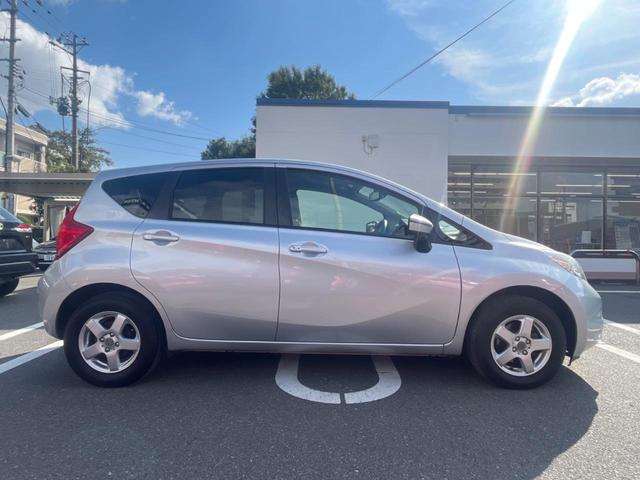 ノート X FOUR 4WD エマージェンシーブレーキ アラウンドビューモニター 純正ナビ Bluetooth接続 インテリジェントキー オートライト 車線逸脱警報 オートエアコン プライバシーガラス 横滑り防止装置(25枚目)