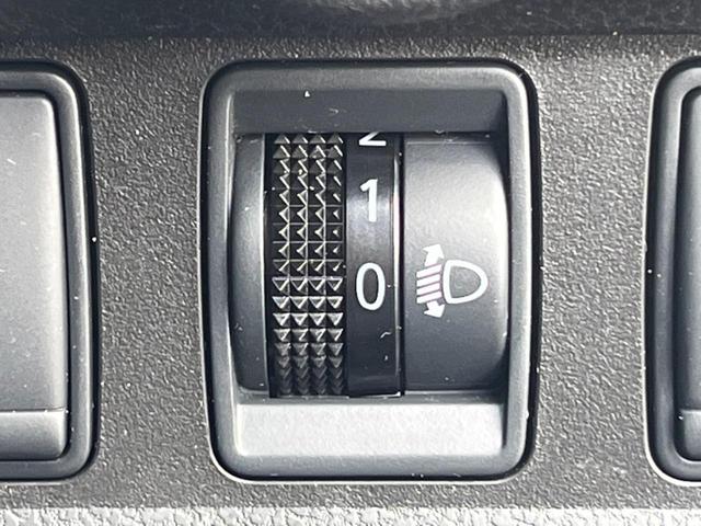 ノート X FOUR 4WD エマージェンシーブレーキ アラウンドビューモニター 純正ナビ Bluetooth接続 インテリジェントキー オートライト 車線逸脱警報 オートエアコン プライバシーガラス 横滑り防止装置(34枚目)