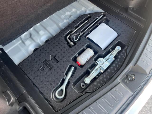 ノート X FOUR 4WD エマージェンシーブレーキ アラウンドビューモニター 純正ナビ Bluetooth接続 インテリジェントキー オートライト 車線逸脱警報 オートエアコン プライバシーガラス 横滑り防止装置(57枚目)