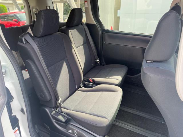 ヴォクシー ハイブリッドX 助手席側パワースライドドア 純正ナビ Bluetooth接続 バックカメラ ビルトインETC スマートキー 運転席側スライドドアイージークローザー LEDヘッドライト オートエアコン(9枚目)