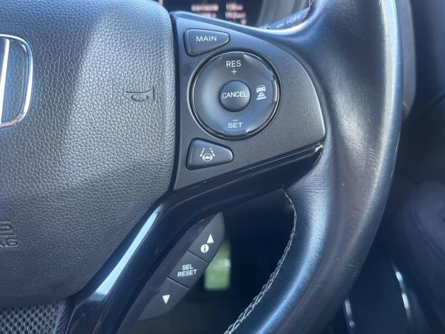 【アダプティブクルーズコントロール】高速道路での長距離走行が楽に！！自動で速度を保つクルーズコントロールが、衝突軽減システムと連携し、前方の車両を感知して車間を保つように速度調節してくれます！！