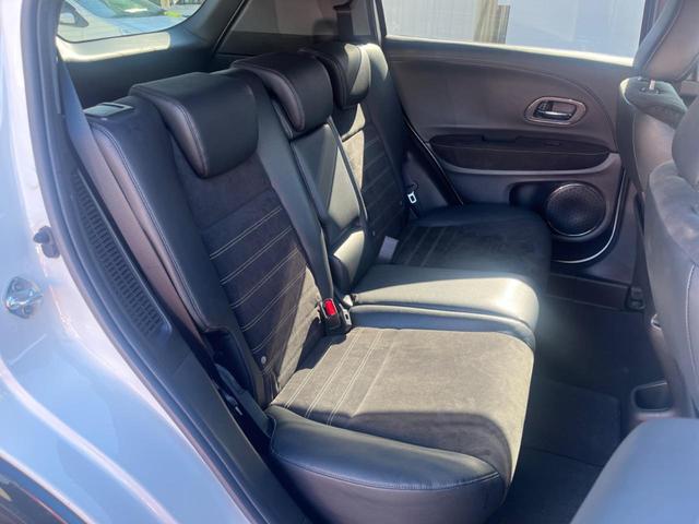 後部座席も気になるようなキズ・汚れやへたり等、大きなダメージはなく、良好な状態です。