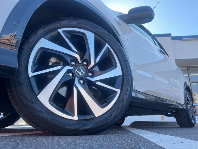 【純正１８インチアルミホイール】外観にマッチした純正アルミホイールを装着しております。各種社外アルミホイールや、スタッドレスタイヤも取扱いしております。是非ご相談ください♪