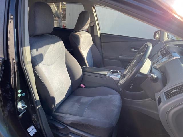 プリウスアルファ Ｇ　ナビゲーション　バックカメラ　後席モニター　後席モニター　ＥＴＣ　キーレス　クルーズコントロール　電動格納ミラー　オートエアコン　Ｂｌｕｅｔｏｏｔｈ　オートライト（8枚目）