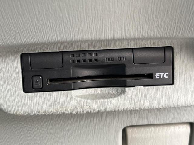 プリウス S 純正SDナビ スマートキー HIDヘッド ビルトインETC オートライト オートエアコン Bluetooth CD 地デジ クリアレンズリアコンビネーションランプ(6枚目)