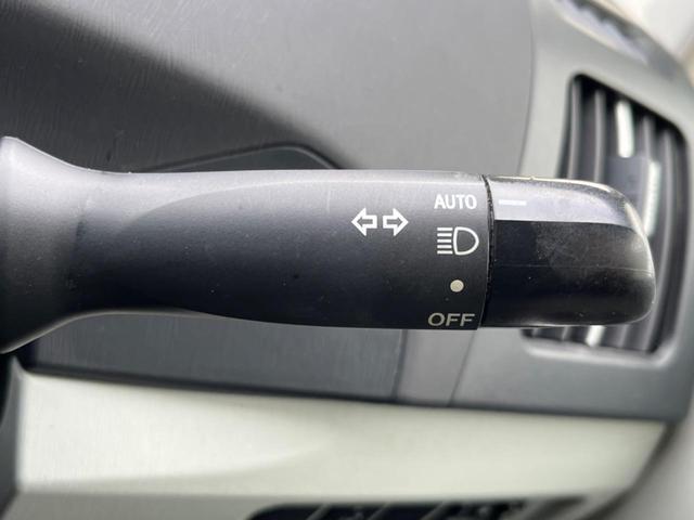 プリウス S 純正SDナビ スマートキー HIDヘッド ビルトインETC オートライト オートエアコン Bluetooth CD 地デジ クリアレンズリアコンビネーションランプ(7枚目)