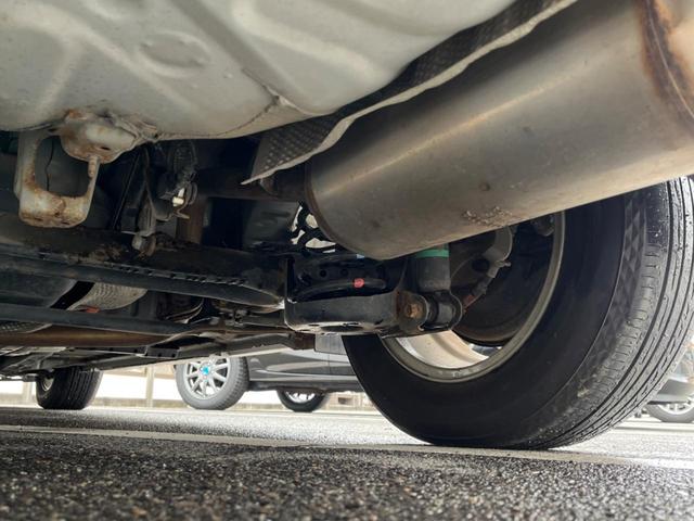 プリウス S 純正SDナビ スマートキー HIDヘッド ビルトインETC オートライト オートエアコン Bluetooth CD 地デジ クリアレンズリアコンビネーションランプ(21枚目)