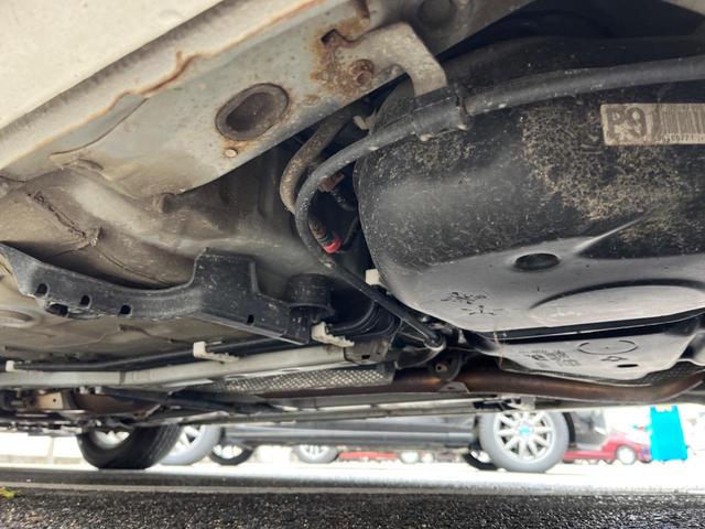 プリウス S 純正SDナビ スマートキー HIDヘッド ビルトインETC オートライト オートエアコン Bluetooth CD 地デジ クリアレンズリアコンビネーションランプ(23枚目)