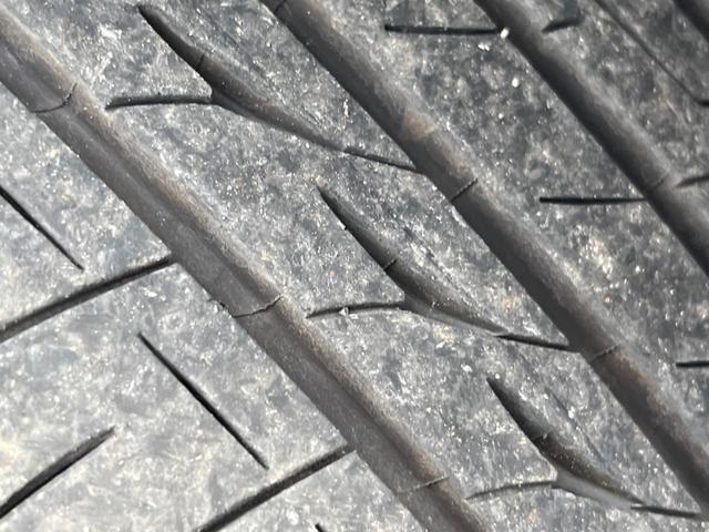 プリウス S 純正SDナビ スマートキー HIDヘッド ビルトインETC オートライト オートエアコン Bluetooth CD 地デジ クリアレンズリアコンビネーションランプ(30枚目)