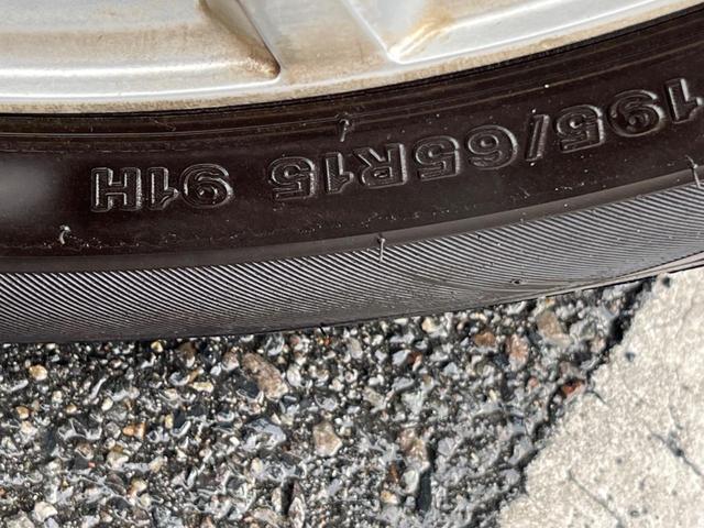 プリウス S 純正SDナビ スマートキー HIDヘッド ビルトインETC オートライト オートエアコン Bluetooth CD 地デジ クリアレンズリアコンビネーションランプ(31枚目)