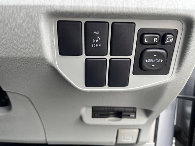 プリウス S 純正SDナビ スマートキー HIDヘッド ビルトインETC オートライト オートエアコン Bluetooth CD 地デジ クリアレンズリアコンビネーションランプ(33枚目)