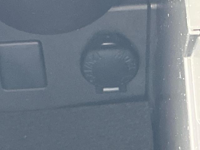 プリウス S 純正SDナビ スマートキー HIDヘッド ビルトインETC オートライト オートエアコン Bluetooth CD 地デジ クリアレンズリアコンビネーションランプ(41枚目)