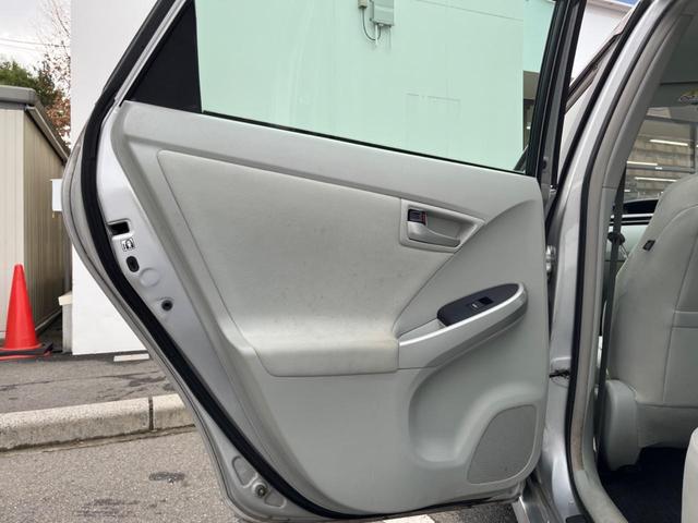 プリウス S 純正SDナビ スマートキー HIDヘッド ビルトインETC オートライト オートエアコン Bluetooth CD 地デジ クリアレンズリアコンビネーションランプ(51枚目)