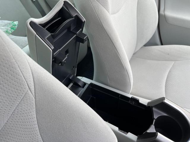 プリウス S 純正SDナビ スマートキー HIDヘッド ビルトインETC オートライト オートエアコン Bluetooth CD 地デジ クリアレンズリアコンビネーションランプ(56枚目)