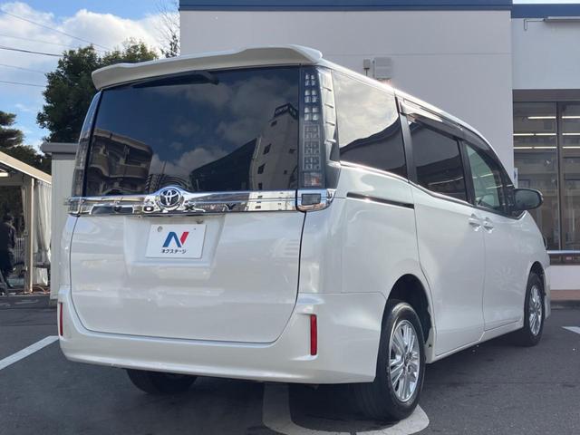 ヴォクシー Ｖ　トヨタセーフティセンス　ＢＩＧ－Ｘ１０インチナビ　後席モニター　サンルーフ　両側パワースライドドア　ＥＴＣ　寒冷地仕様　Ｂｌｕｅｔｏｏｔｈ　地レジ　革巻きステアリング　オートハイビーム（19枚目）