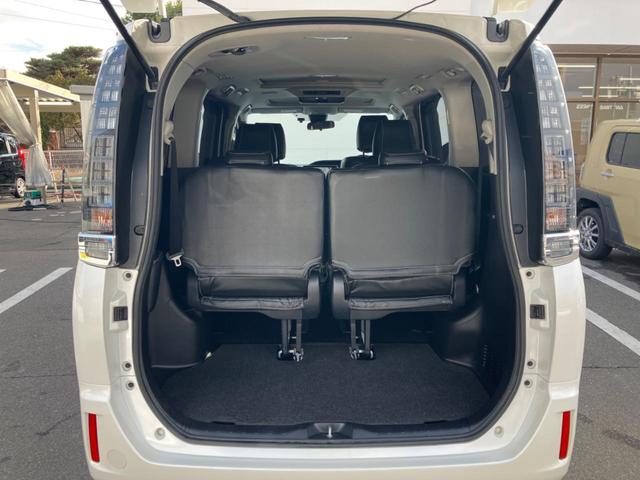 ヴォクシー Ｖ　トヨタセーフティセンス　ＢＩＧ－Ｘ１０インチナビ　後席モニター　サンルーフ　両側パワースライドドア　ＥＴＣ　寒冷地仕様　Ｂｌｕｅｔｏｏｔｈ　地レジ　革巻きステアリング　オートハイビーム（63枚目）