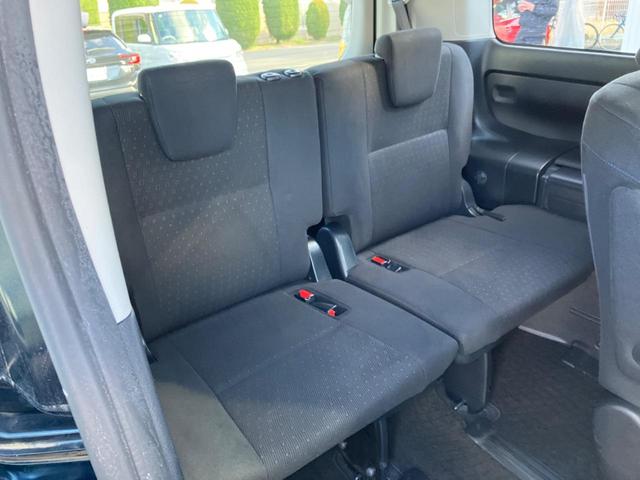 ヴォクシー ハイブリッドＶ　電動スライドドア　ＳＤナビ　バックカメラ　Ｂｌｕｅｔｏｏｔｈ　ＥＴＣ　クルーズコントロール　リアオートエアコン　ロールサンシェード　ワイヤレス充電器　スマートキー（11枚目）