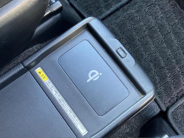 ヴォクシー ハイブリッドＶ　電動スライドドア　ＳＤナビ　バックカメラ　Ｂｌｕｅｔｏｏｔｈ　ＥＴＣ　クルーズコントロール　リアオートエアコン　ロールサンシェード　ワイヤレス充電器　スマートキー（39枚目）