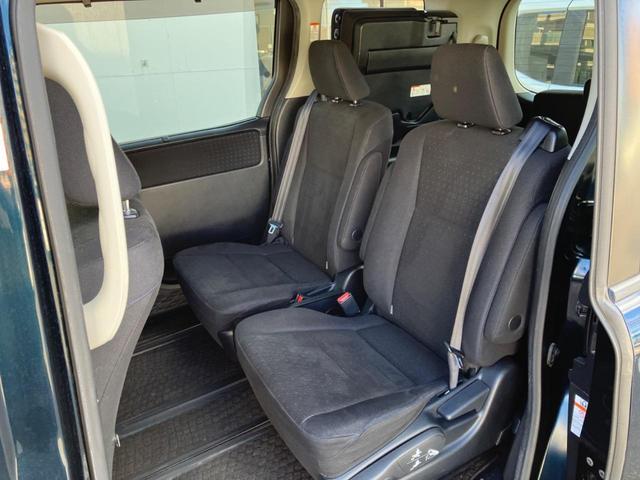 ヴォクシー ハイブリッドＶ　電動スライドドア　ＳＤナビ　バックカメラ　Ｂｌｕｅｔｏｏｔｈ　ＥＴＣ　クルーズコントロール　リアオートエアコン　ロールサンシェード　ワイヤレス充電器　スマートキー（49枚目）