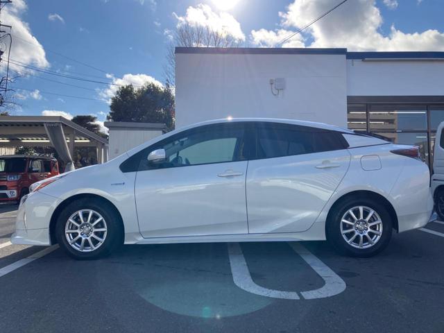 プリウス Ｓ　セーフティセンス　純正ナビ　Ｂｌｕｅｔｏｏｔｈ接続　バックカメラ　スマートキー　レーダークルーズコントロール　ＬＥＤヘッドライト　ＥＴＣ　ドライブレコーダー　オートライト（25枚目）