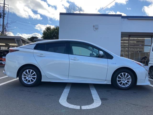 プリウス Ｓ　セーフティセンス　純正ナビ　Ｂｌｕｅｔｏｏｔｈ接続　バックカメラ　スマートキー　レーダークルーズコントロール　ＬＥＤヘッドライト　ＥＴＣ　ドライブレコーダー　オートライト（26枚目）