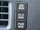 ハイブリッドＶ　電動スライドドア　ＳＤナビ　バックカメラ　Ｂｌｕｅｔｏｏｔｈ　ＥＴＣ　クルーズコントロール　リアオートエアコン　ロールサンシェード　ワイヤレス充電器　スマートキー（30枚目）