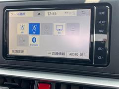【純正ナビ】人気の純正ナビを装備。オーディオ機能も充実しており、Ｂｌｕｅｔｏｏｔｈ接続すればお持ちのスマホやＭＰ３プレイヤーの音楽を再生可能！毎日の運転がさらに楽しくなります！！ 6