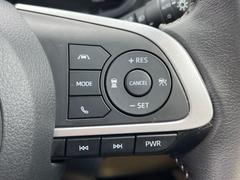 【レーダークルーズコントロール】高速道路での長距離走行が楽に！！自動で速度を保つクルーズコントロールが、衝突軽減システムと連携し、前方の車両を感知して車間を保つように速度調節してくれます！！ 7