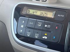 【オートエアコン】一度お好みの温度に設定すれば、車内の温度を検知し風量や温度を自動で調整。暑い…寒い…と何度もスイッチ操作をする必要はありません。快適な車内空間には必須の機能ですね♪ 7
