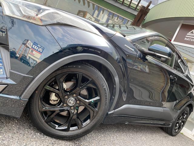 Ｃ－ＨＲ Ｇ　モード　ネロ　２ＷＤハイブリット　シーケンシャルウインカー　モードネロ専用１８インチアルミ　モデリスタフルエアロ　純正フルセグナビＣＤ／ＤＶＤ／ＢＴ　バックカメラ　ブラインドスポットモニター　純正ドライブレコーダー（21枚目）