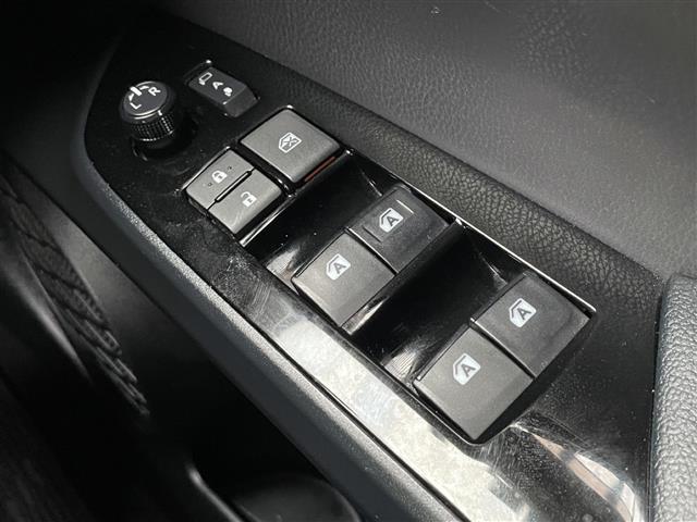 プリウス A 社外エアロ LEDヘッドライト オートライト レーンキープアシスト 障害物センサー バックカメラ オートマチックハイビーム 衝突軽減ブレーキ ブラインドスポットモニター(31枚目)