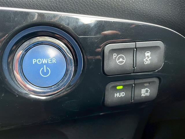 プリウス Ａツーリングセレクション　ビーム　純正ナビ（ＣＤ・ＤＶＤ・ＢＴ・フルセグＴＶ）　純正アルミホイール　純正フロアマット　ドライブレコーダー　レーダークルーズコントロール　バックカメラ　レザーシート　シートヒーター（6枚目）