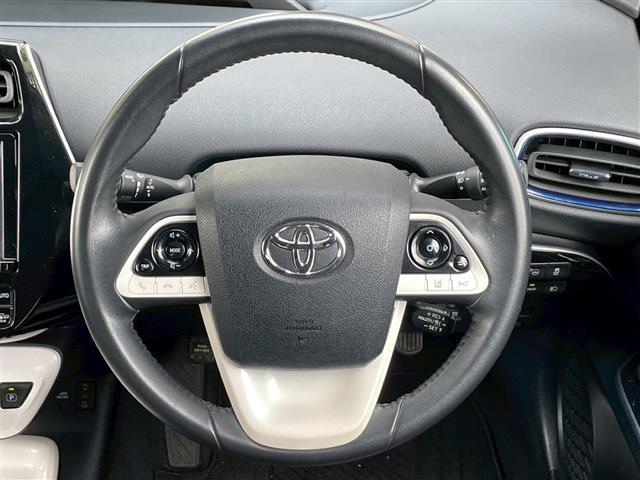 プリウス Ａツーリングセレクション　ビーム　純正ナビ（ＣＤ・ＤＶＤ・ＢＴ・フルセグＴＶ）　純正アルミホイール　純正フロアマット　ドライブレコーダー　レーダークルーズコントロール　バックカメラ　レザーシート　シートヒーター（12枚目）